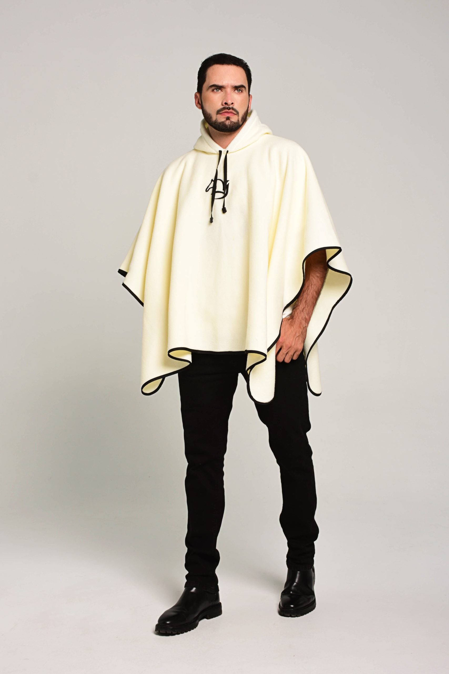 Ruana Capucha Modelo 1